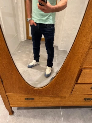 Replay jeans  - Ett par snygga byxor från Replay i storlek W31 L32 i modellen Anbbas 