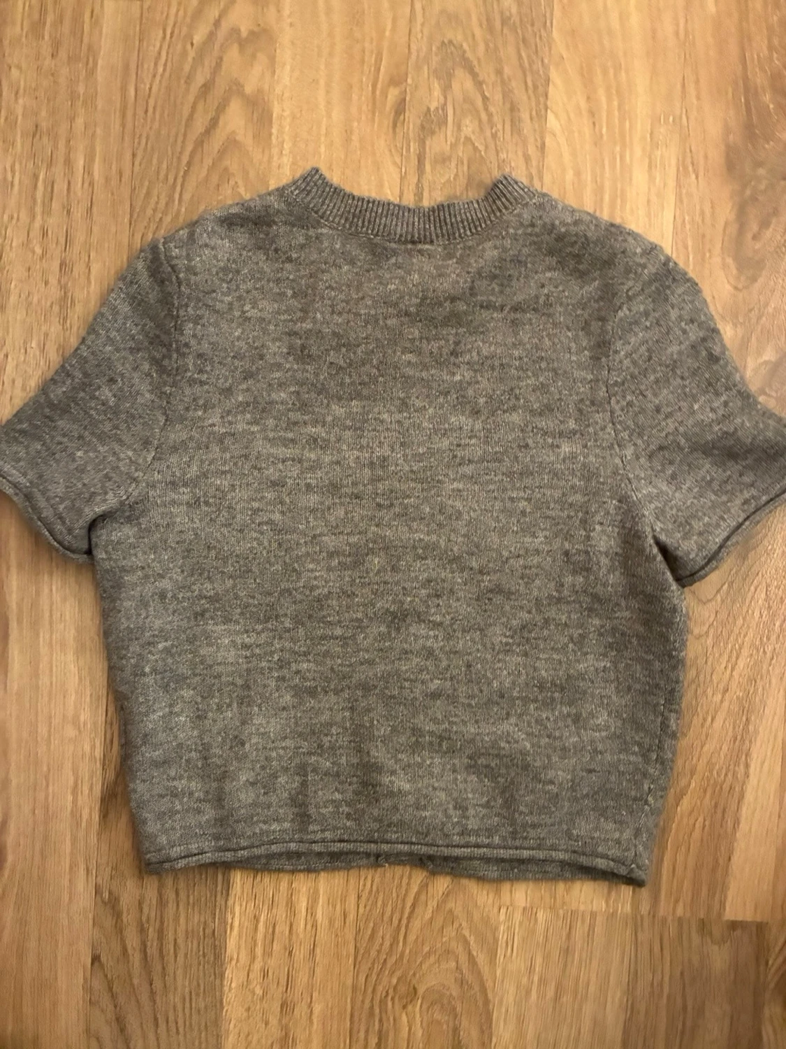 Grå kortärmad kofta från hm i storlek S - 1