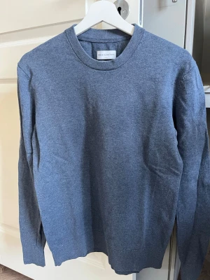 These Glory Days - En riktigt skön och snygg tröja från These Glory Days. Perfa för grischare och är i storlek S. Riktigt fint skick. Ser lite skrynklig ut på bilden men stämmer ej!! Priset är inte hugget i sten och kan diskuteras vid intresse🤩🙌