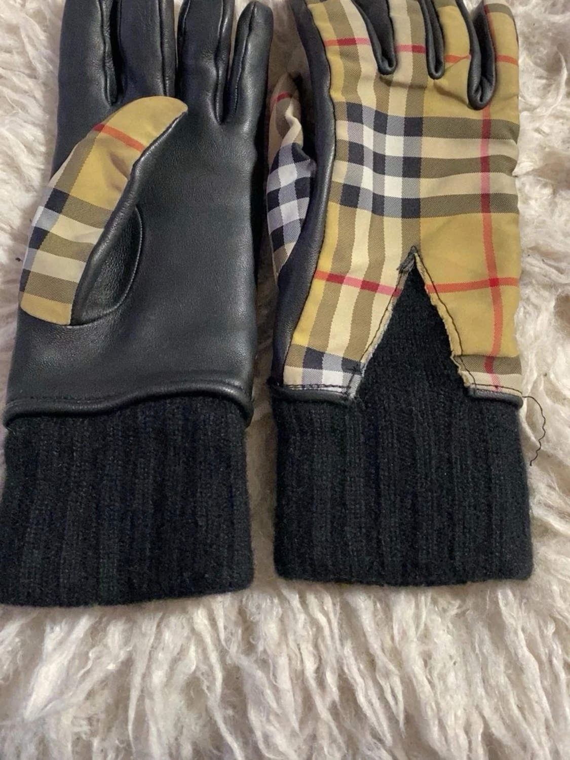 Rutiga handskar med läderdetaljer - 1