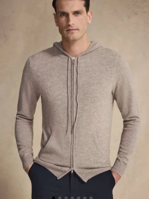 Beige John Henric zip hoodie  - Mysig beige  hoodie-kofta med dragkedja framtill och huva. Tillverkad i 100% Kashmir, perfekt för lager på lager. Långa ärmar och ribbade muddar vid ärmslut och nederkant ger en skön passform.