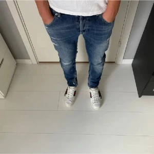 Dondup jeans - Säljer nu dessa extremt feta dondup jeans! de är i fint skick. Nypris 4000+! snabb affär=bättre pris.