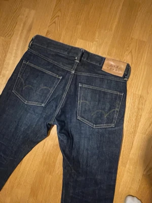 Edwin Selvedge  - Säljer ett par riktigt schyssta Edwin Selvedge Jeans storlek 31/32😊Hojta till vid eventuella frågor!