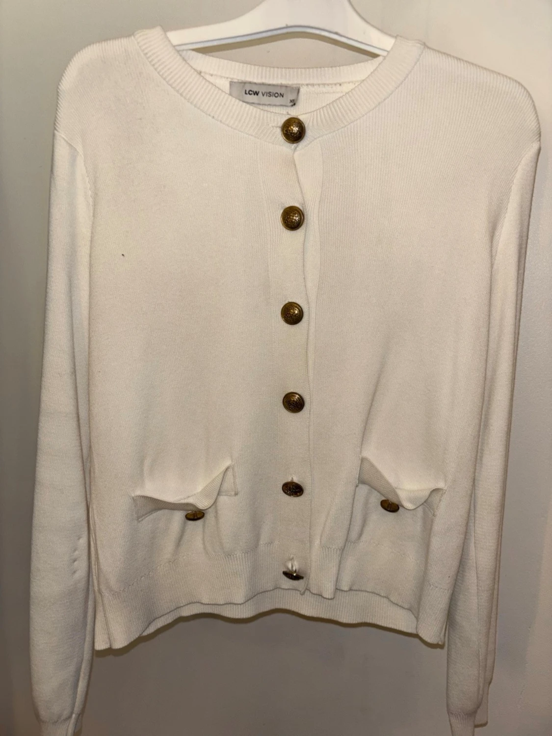 Vit kofta från LCW Vision med guldfärgade knappar - 1