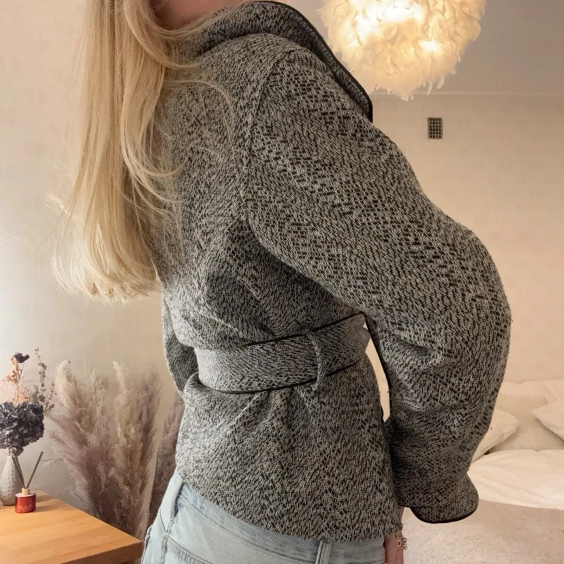 Grå jacka med bälte - 4