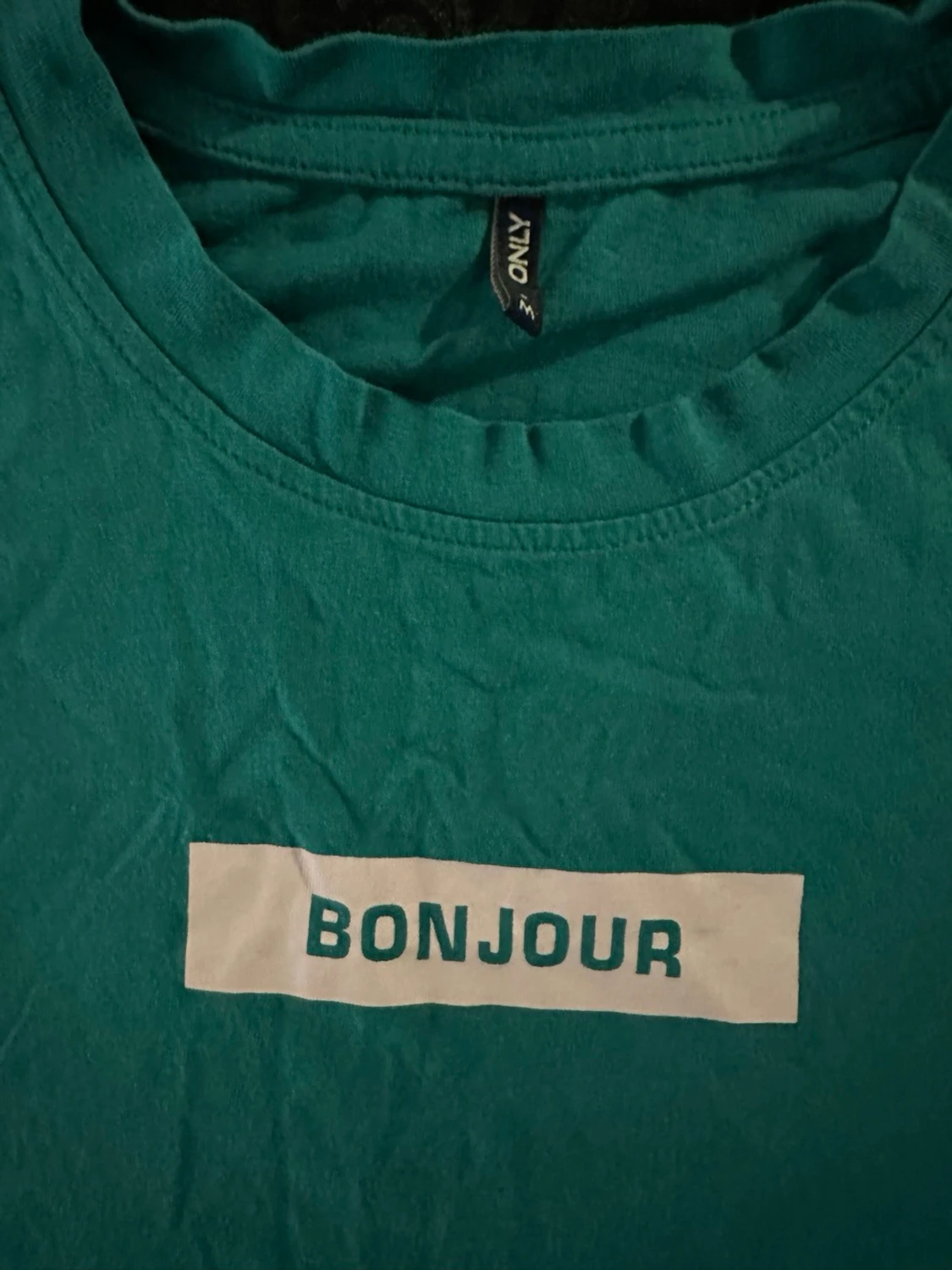 Grön t-shirt med BONJOUR-tryck storlek M  - 4