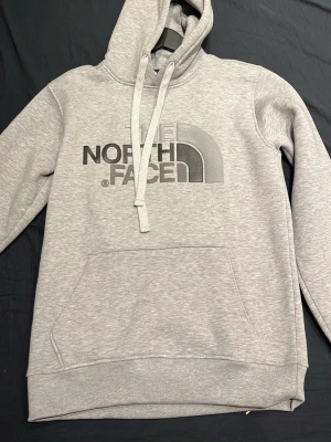 North face hoodie  - Helt ny oanvänd 
