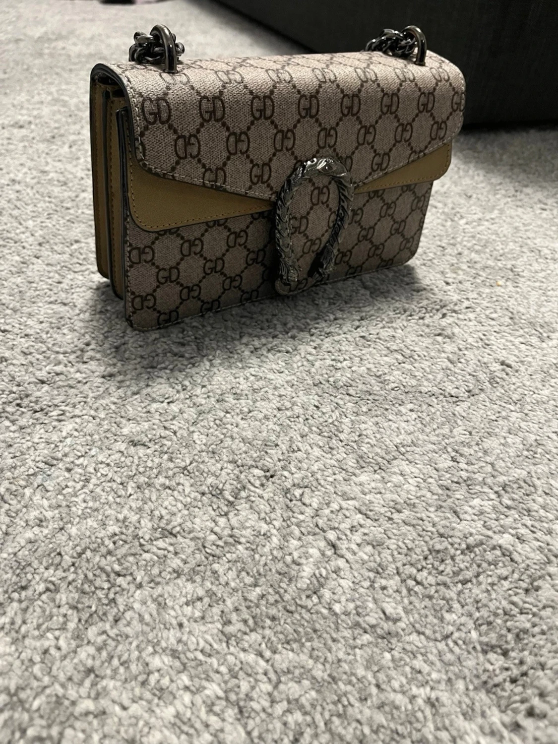 Beige GG axelväska med kedja - 1