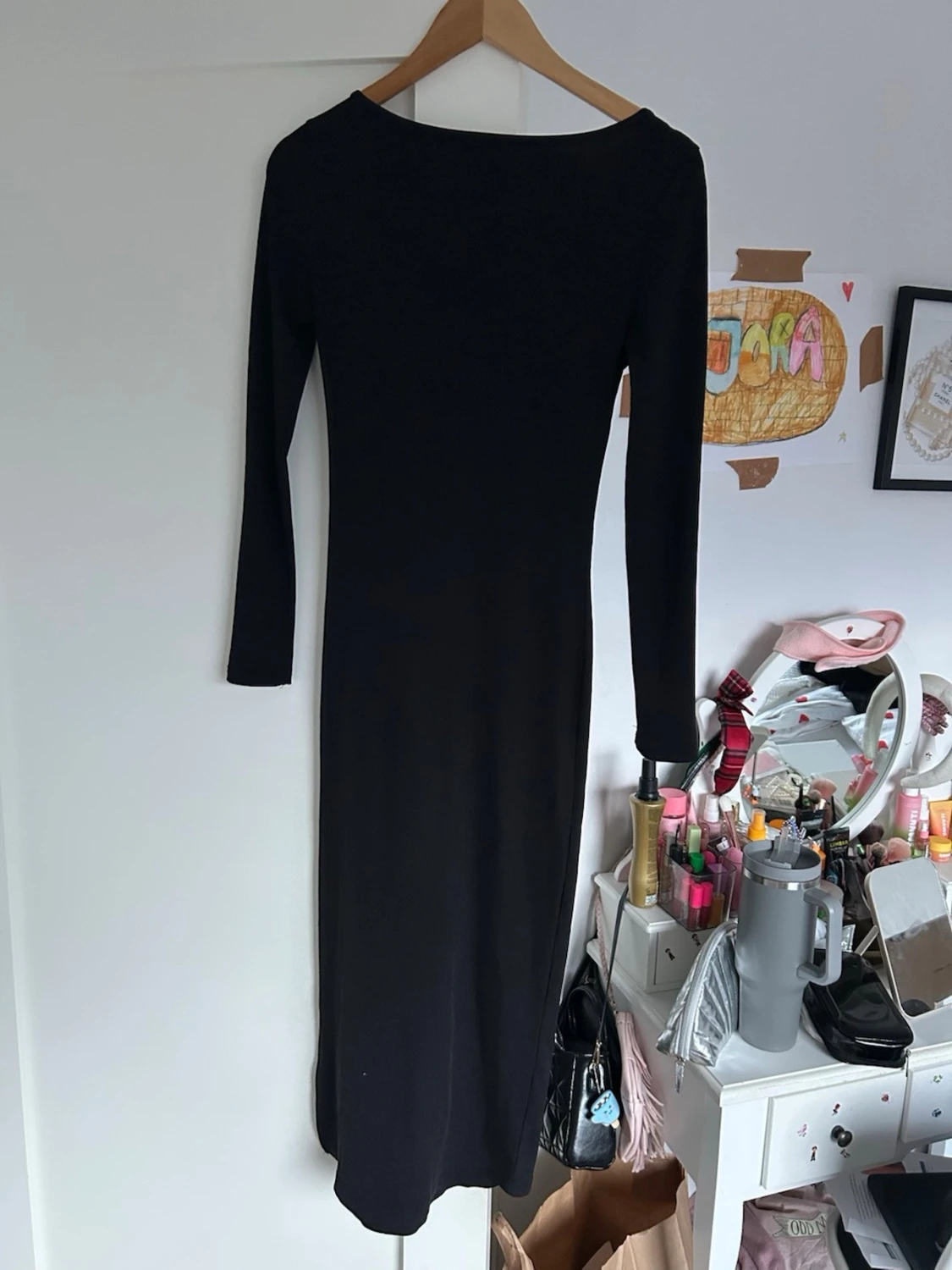 Svart långärmad långklänning