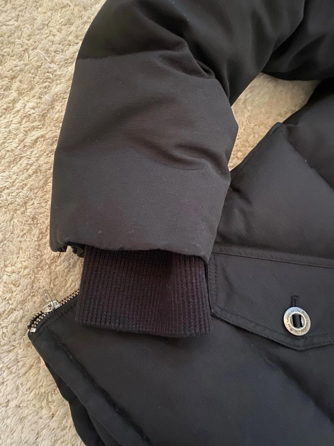 Svart Moose Knuckles dunjacka S - 2