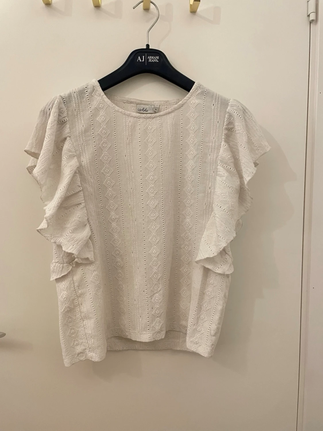 Vit blus med volangärm från Isolde