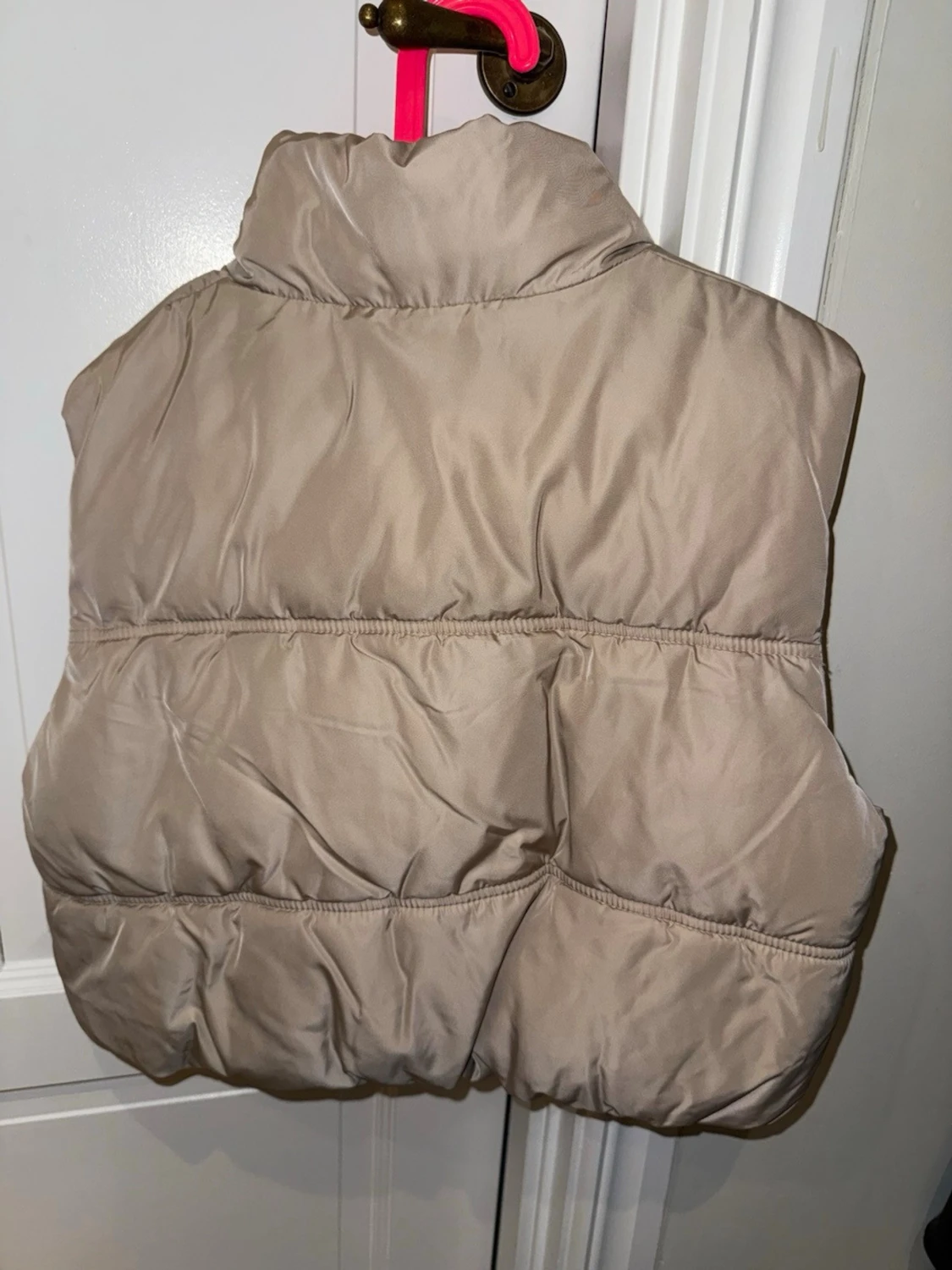 Beige väst med dragkedja