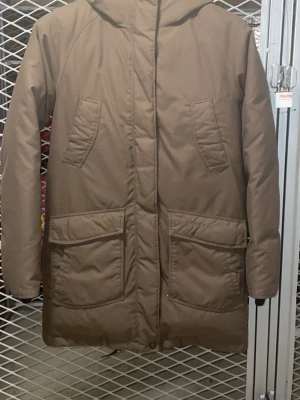 Dam jacka med dunfyllning XS - Everest dam jacka med dunfyllning i nyskick, tvättad, passar XS eller 34. Nypris var ca 2200 kr 