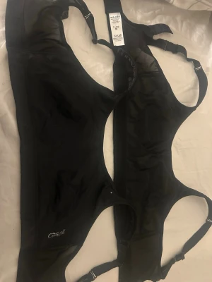 2 svarats bh-ar  - 2 svarta sport bh-ar storlek c cup 80. För båda 250 och för en 125kr