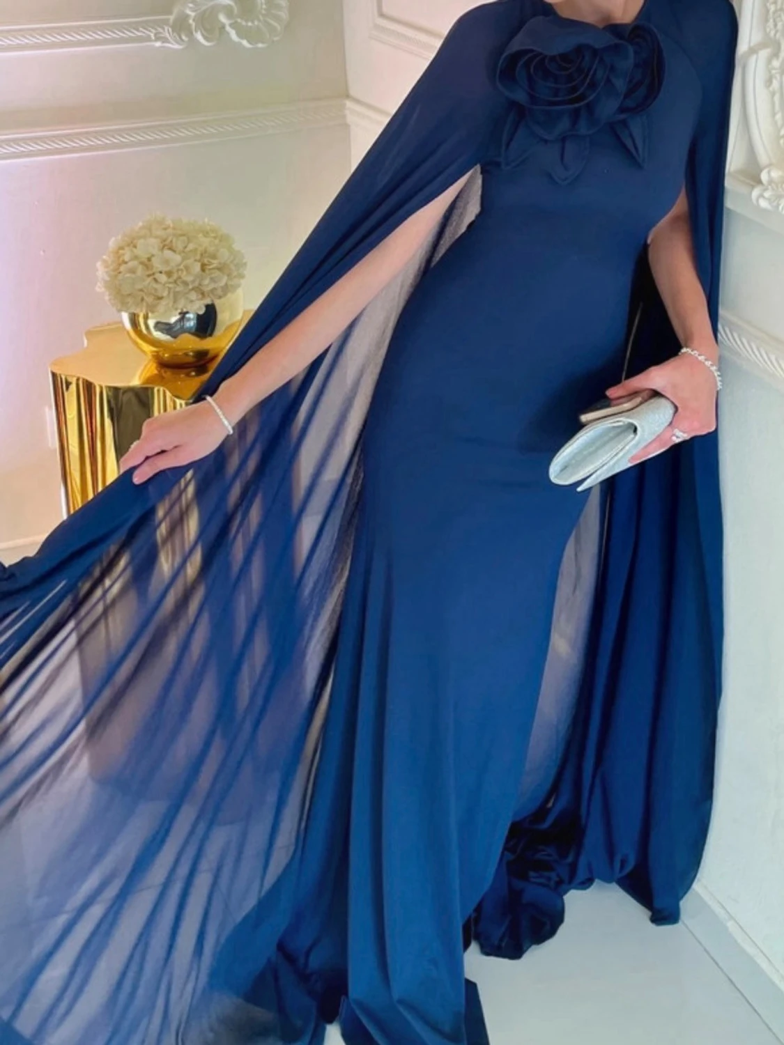 Marinblå långklänning med cape - 1
