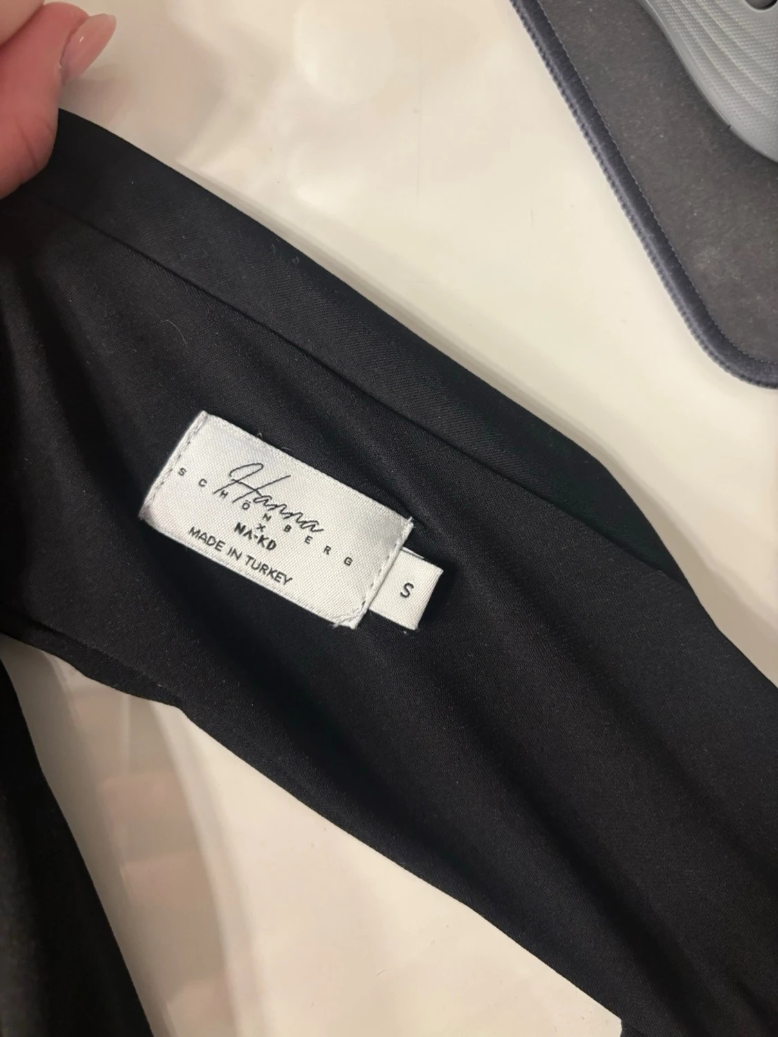 Svart one shoulder klänning NA-KD - 2