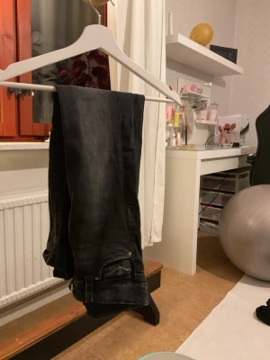 Svarta bootcut jeans från Gina tricot - Snygga svarta enkla jeans från Gina tricot! Oandvända.