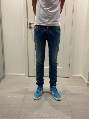 Replay Anbass Hyperflex Jeans - Säljer nu dessa Replay Anbass Hyperflex jeans, W31 o L34, skriv för fler bilder/frågor🙌🏼