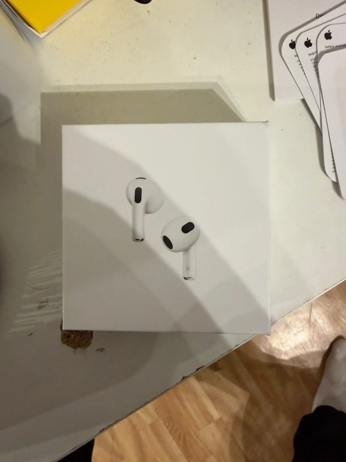 Apple AirPods gen 3 - 1