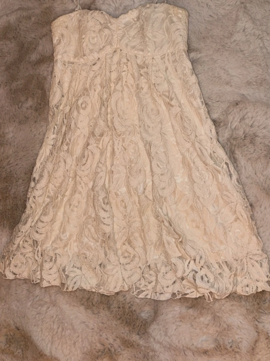 Vit/beigefärgad spetsklänning - 2