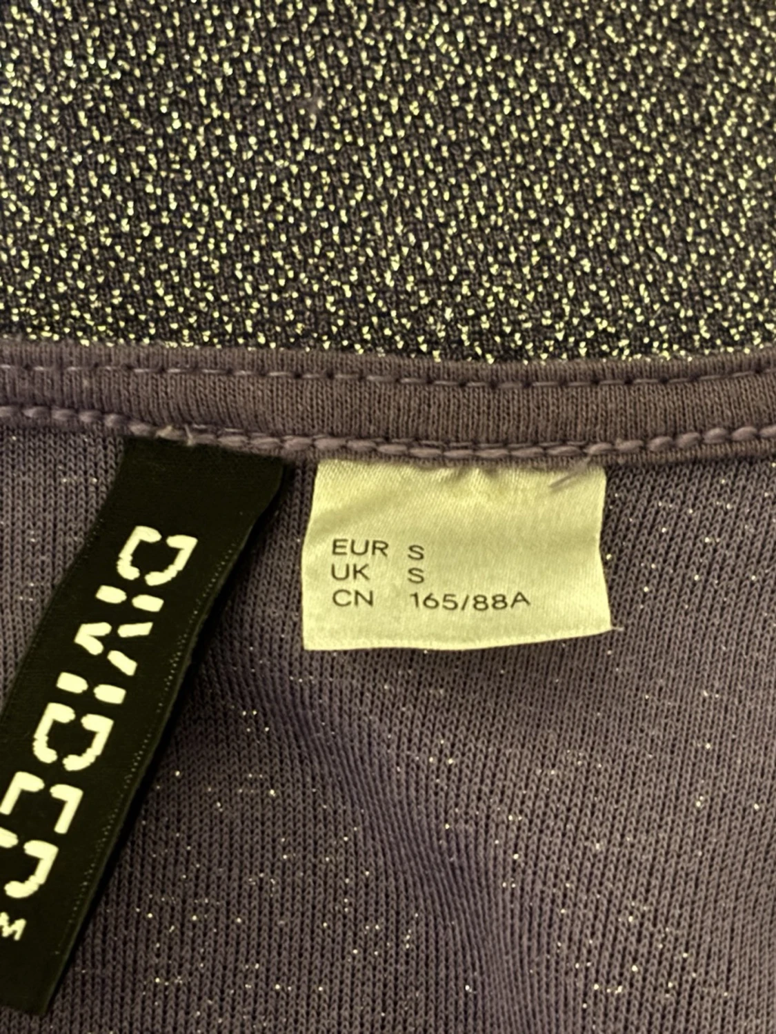 Glittrig lila kortklänning - 3