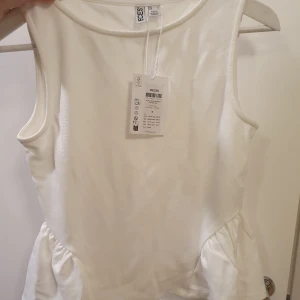 Vit peplum topp - Helt oanvänd med prislappen på. 