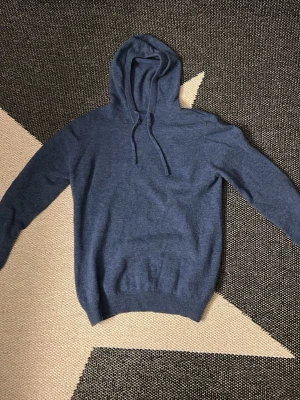 Mörkblå Kashmir tröja  - Mörkblå Kashmir tröja i riktigt bra skick 