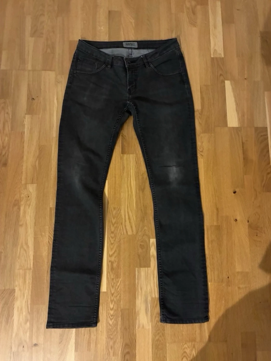 Svarta skinny jeans från WESC - 2