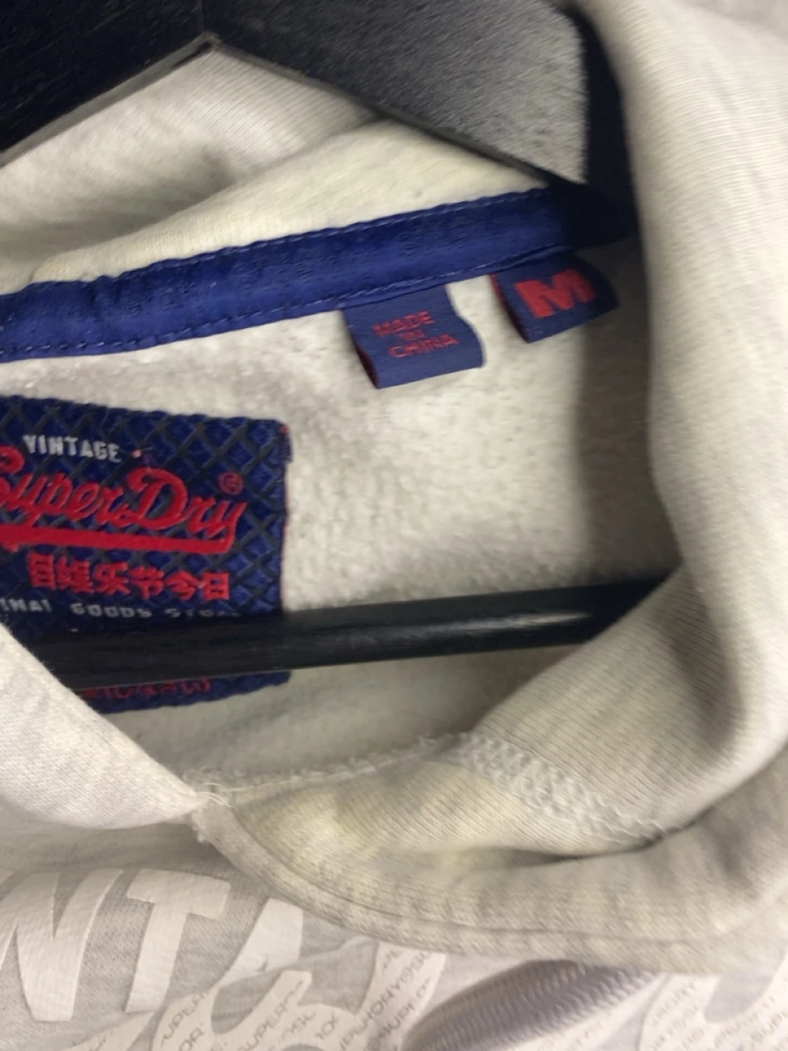 Ljusgrå hoodie från Superdry - 3