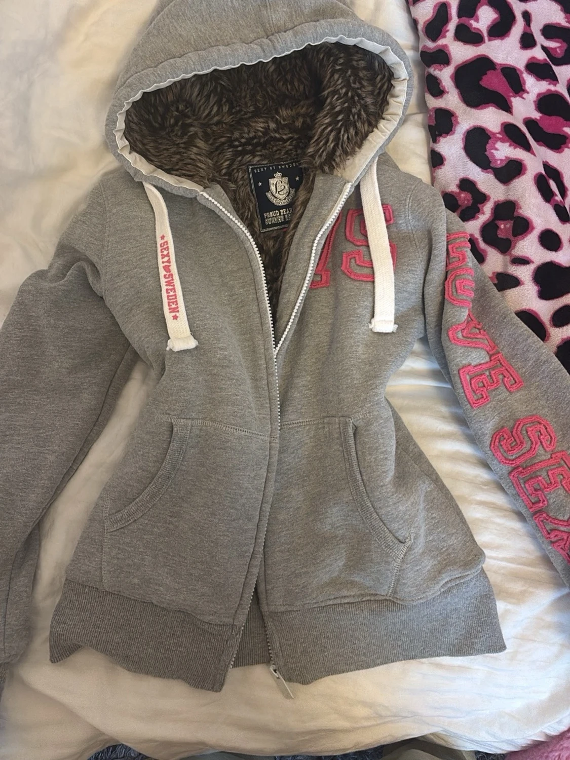 Grå hoodie Sexy by Sweden med päls💕😊