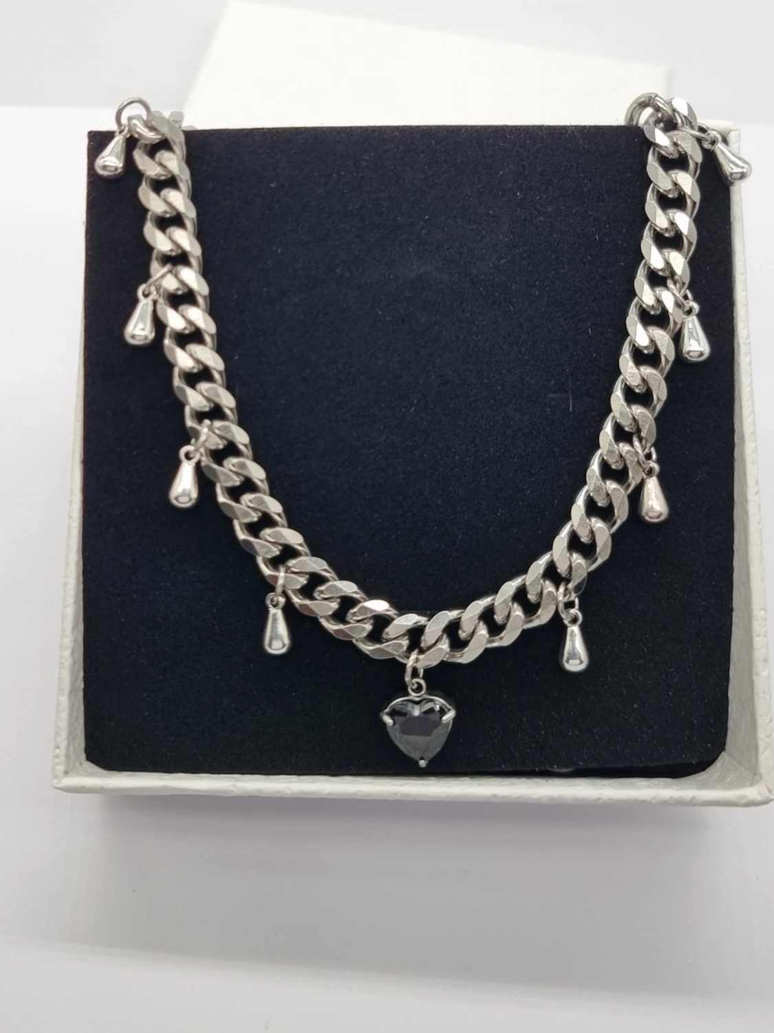 Stilfullt halsband med kristall hjärta  - 1