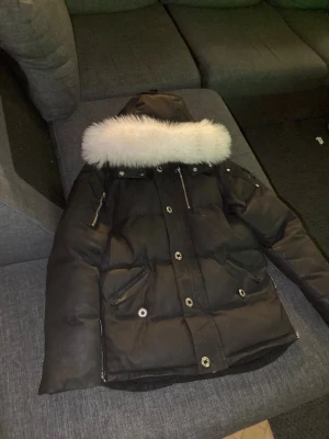 Svart moose knuckles jacka - Moose knuckles jacka stl xs, aldrig använt