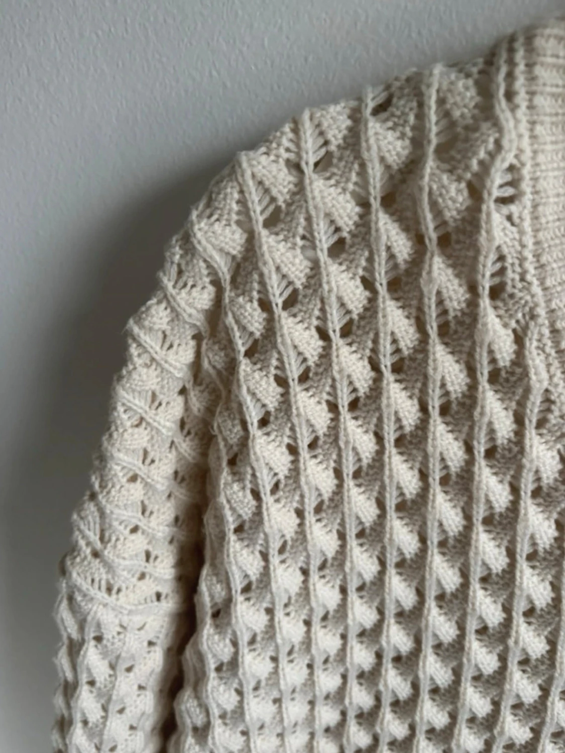 Beige stickad tröja från Kappahl  - 1