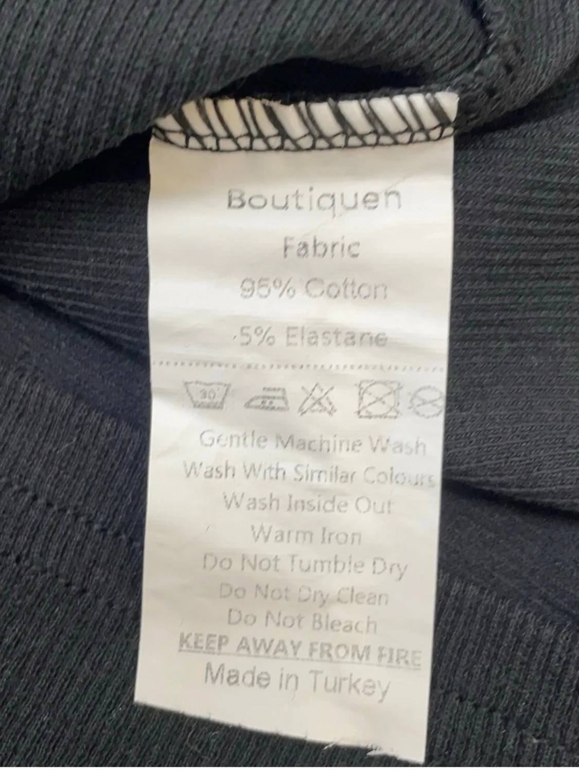 Svart långärmad topp med cut-out - 2