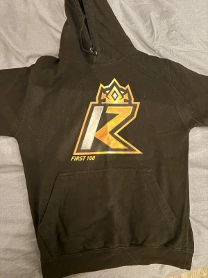 Kevzter hoodie  - Ordinarie pris 435kr, sparsamt använd o inga defekter 