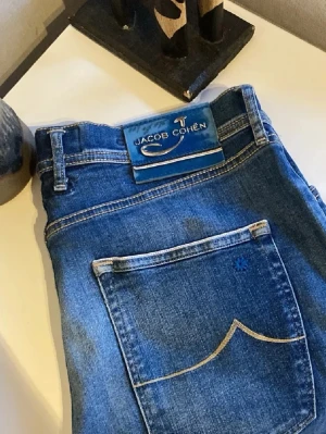 Limited edition Jacob cohen jeans - Säljer nu ett par riktigt feta cohen jeans som är limited edition då de bara är 75 par av dessa gjorda. Passar 175-188. Skriv vid minsta lilla fundering! Priset kan diskuteras vid snabb affär!