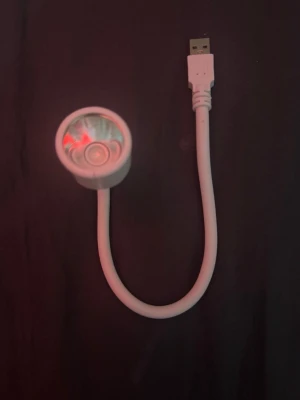 Nagel uv lampa - Nagel uv lampa, enkel att använda och ta med till olika ställen, helt oanvänd kommer med förpackning 