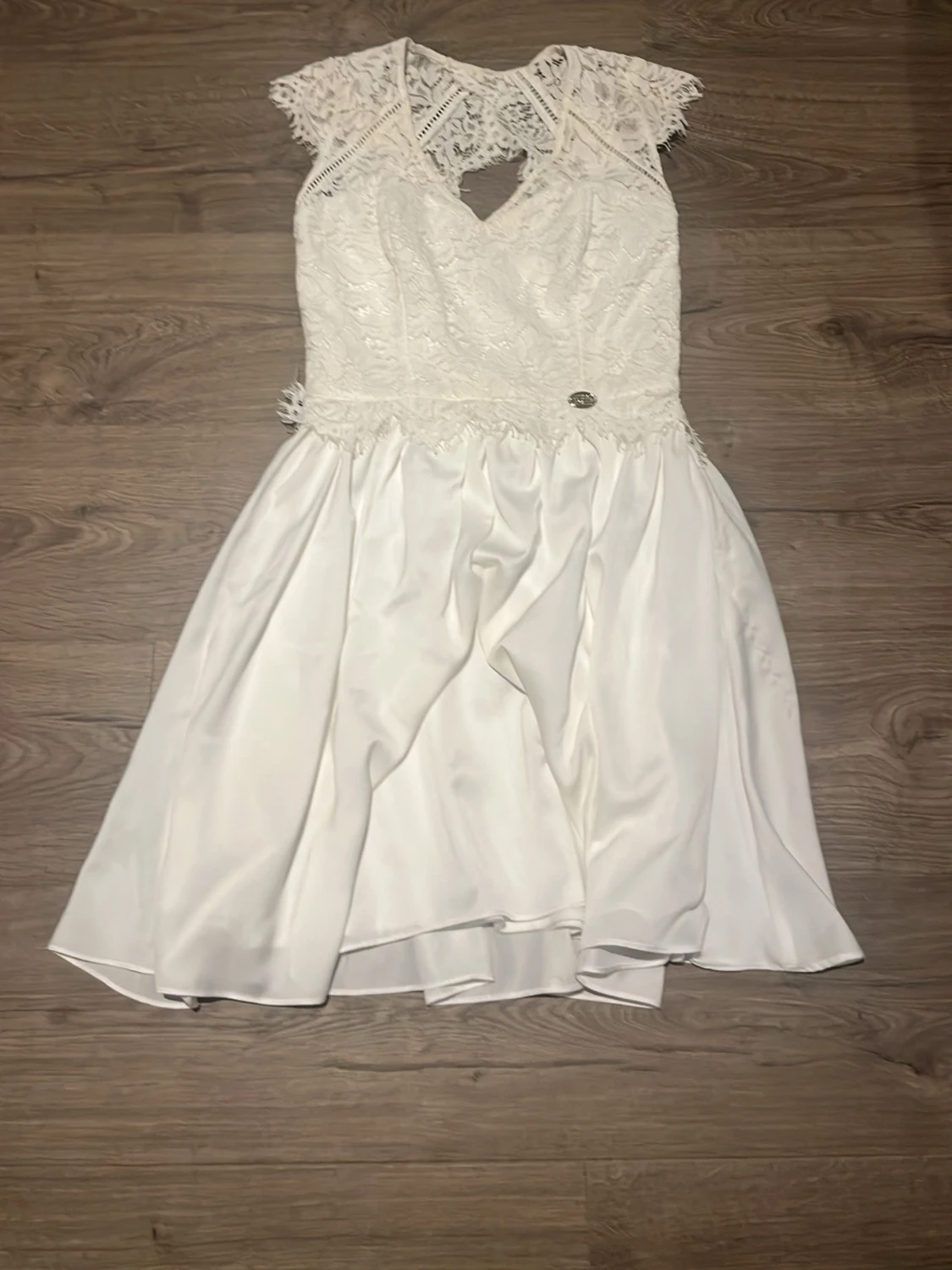 Vit spetsklänning från Chiara Forthi