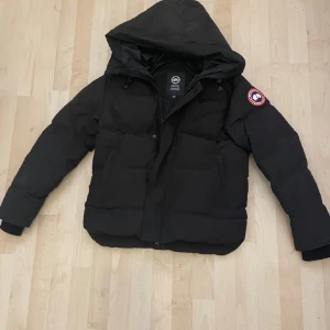 25% Canada Goose Macmillan - En Canada Goose Jacka i mycket bra skicka 9/10. Inga skador, och kvitto finns digitalt.  Pris kan diskuteras vid snabbköp.