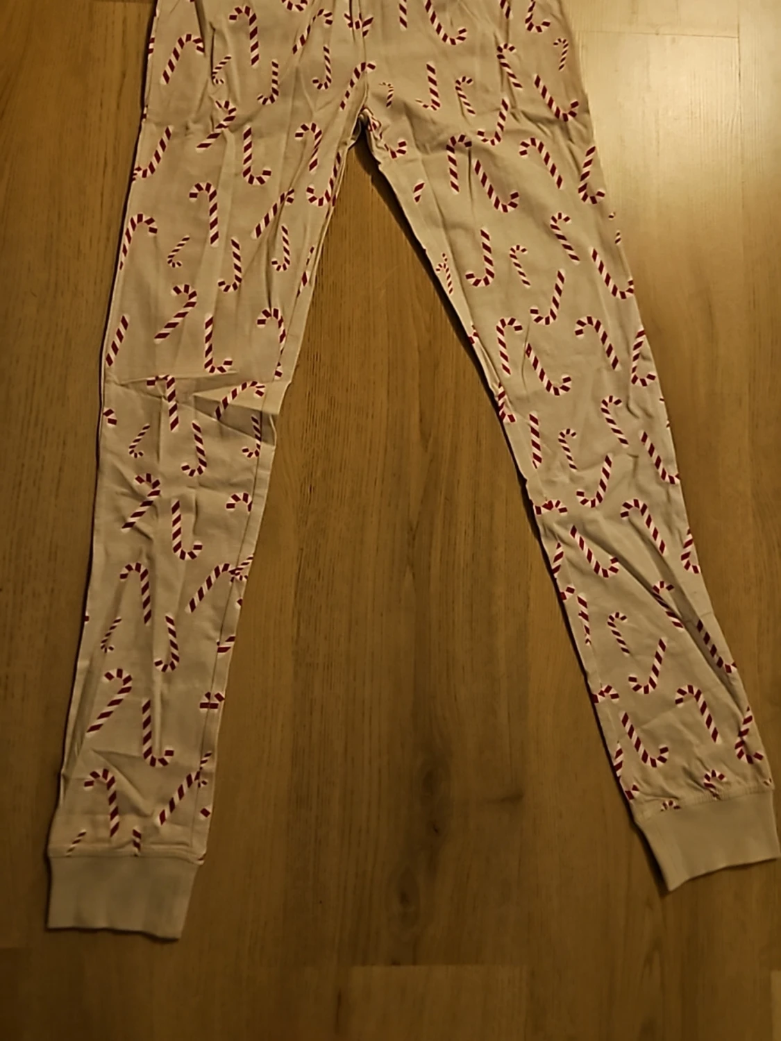 Beige pyjamas med polkagrisar - 2