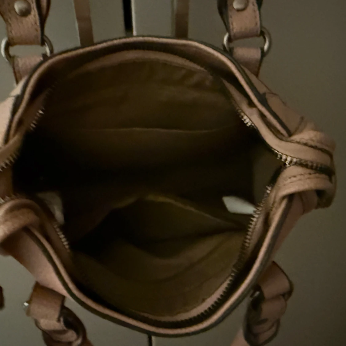 Rosa handväska med dragkedja - 4