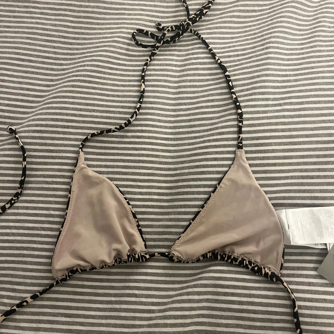 Leopardmönstrad bikiniöverdel  - 1