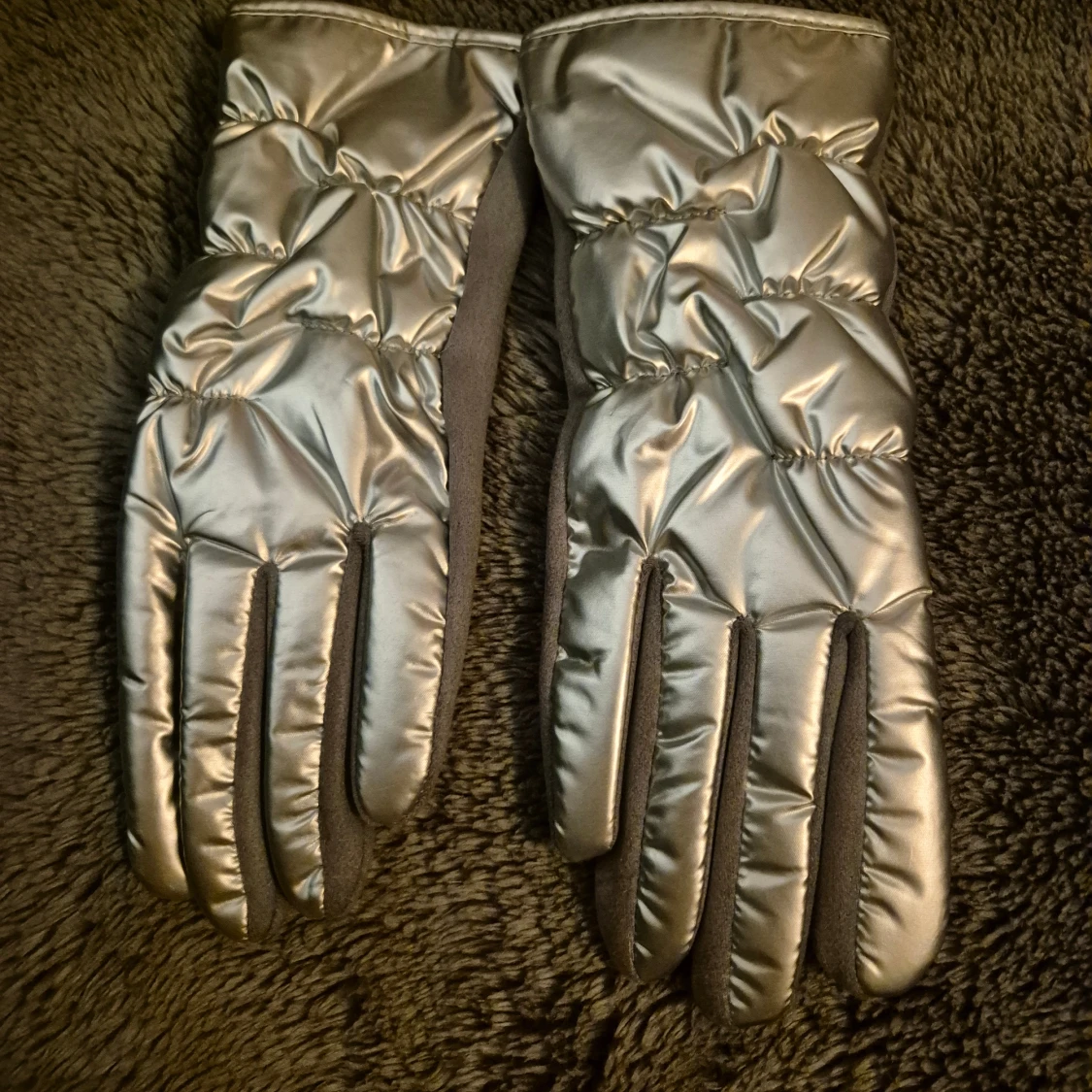 Silvriga quiltade vinterhandskar - 2