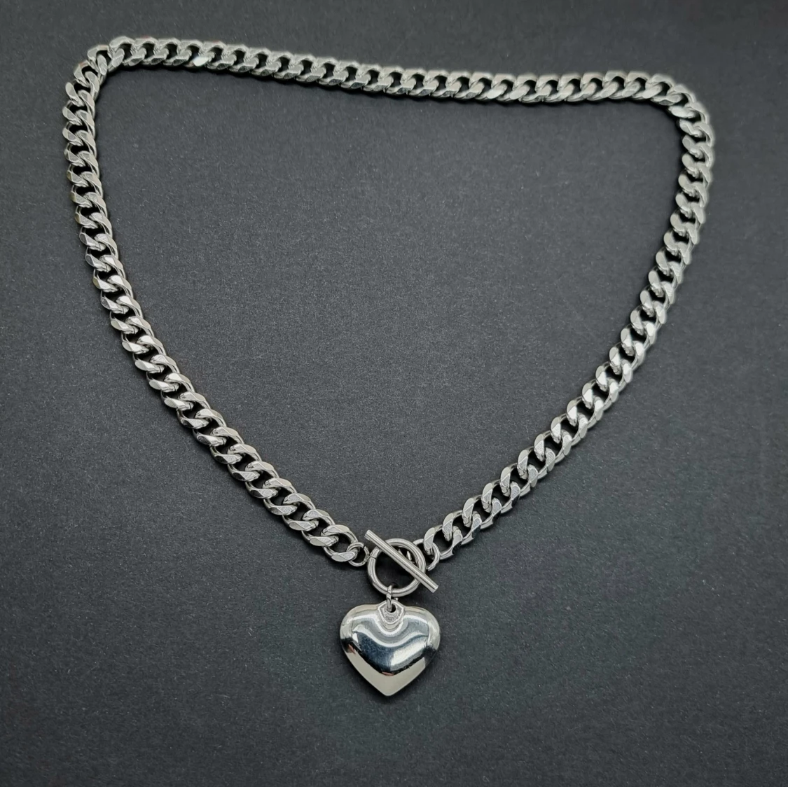 Handgjort halsband med hjärthänge  - 1