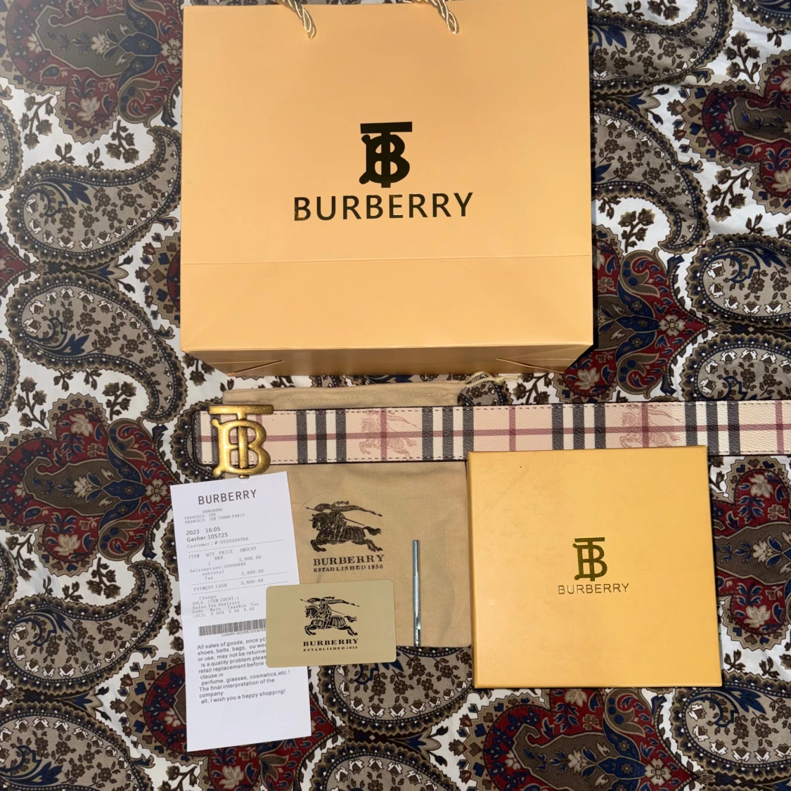 Beige och rutig Burberry bälte