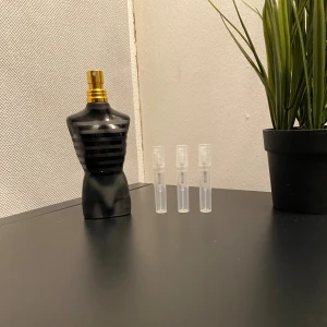 Jean Paul Gaultier Le Male Le Parfum EDP - Olika storlekar, 1ml 28kr, 2ml 49kr, 3ml 65kr, 6 99kr, 9ml 125kr