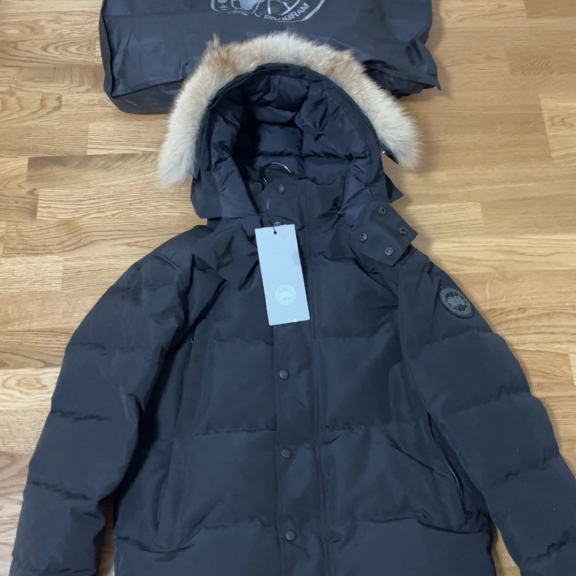 Svart dunjacka från Canada Goose