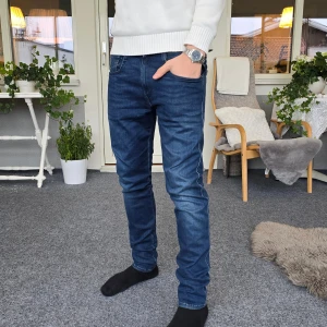 Replay jeans - Snygga Replay jeans i storlek 31/32, modell Anbass. Gjorda i det dyrare hyperflex materialet och därav priset. Skriv om du undrar något! 🤩