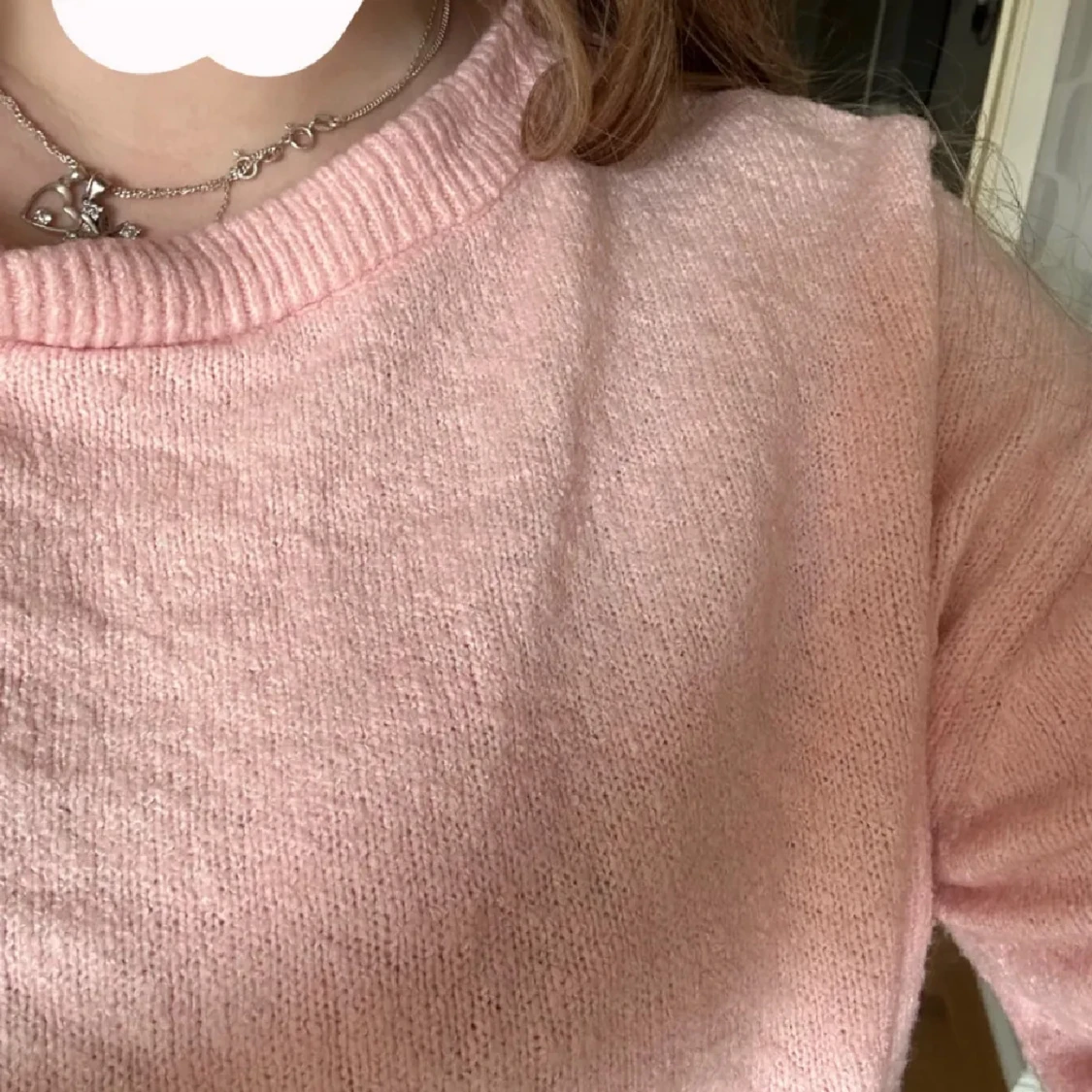 Ljusrosa stickad tröja med ribbad kant - 2