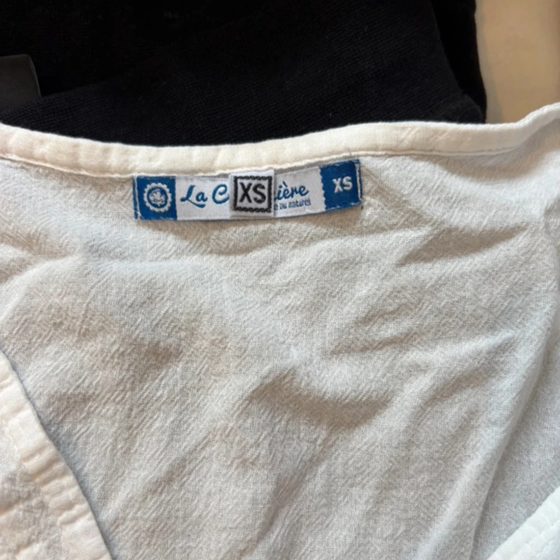 Vit blus med spets och volang La Cotière - 3